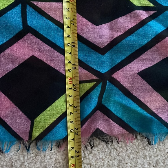 Geometric Pattern Infinity Scarf - Picture 5 of 5